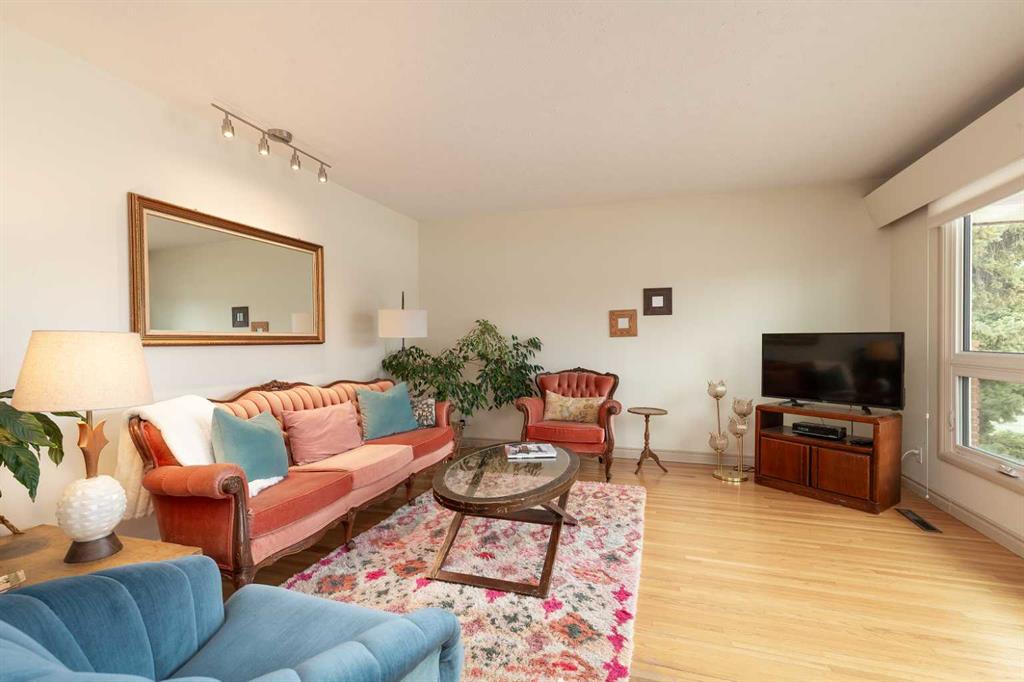 Picture for 222 27 Street S