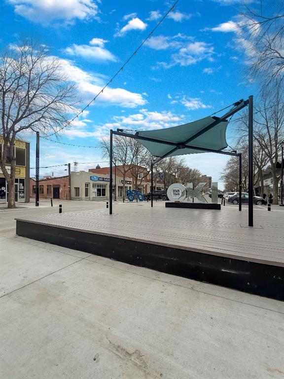 Picture for 204, 333 6 Street S