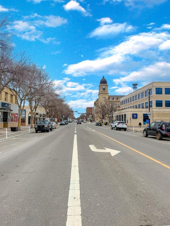 Picture for 204, 333 6 Street S