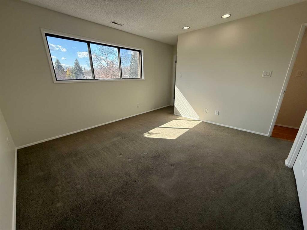 Picture for 209, 2207 8 Avenue S