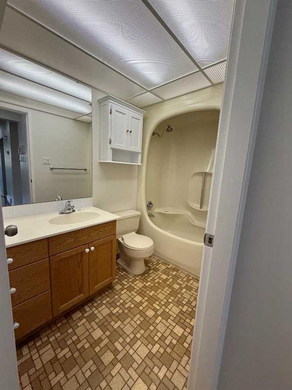 Picture for 209, 2207 8 Avenue S