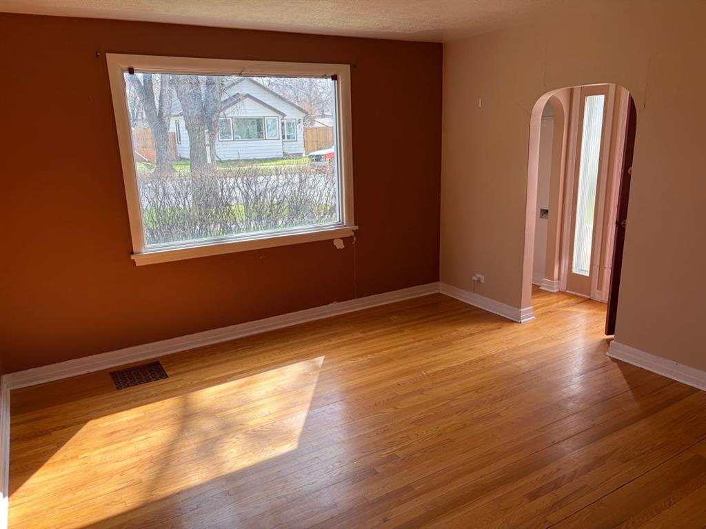 Picture for 810 12A Street N