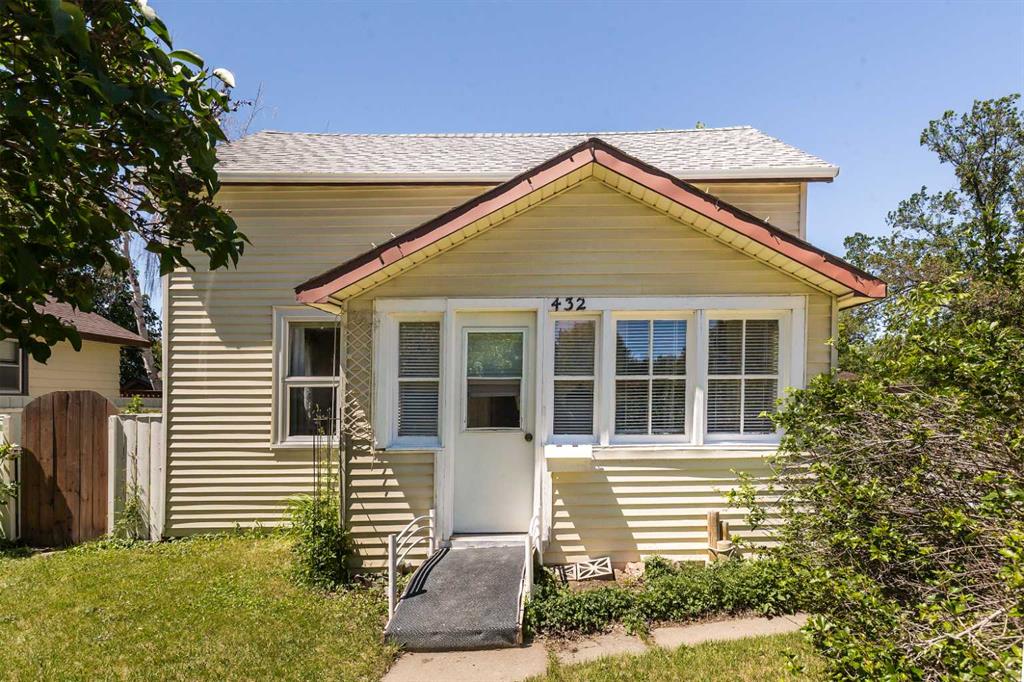 Picture for 432 12A Street N