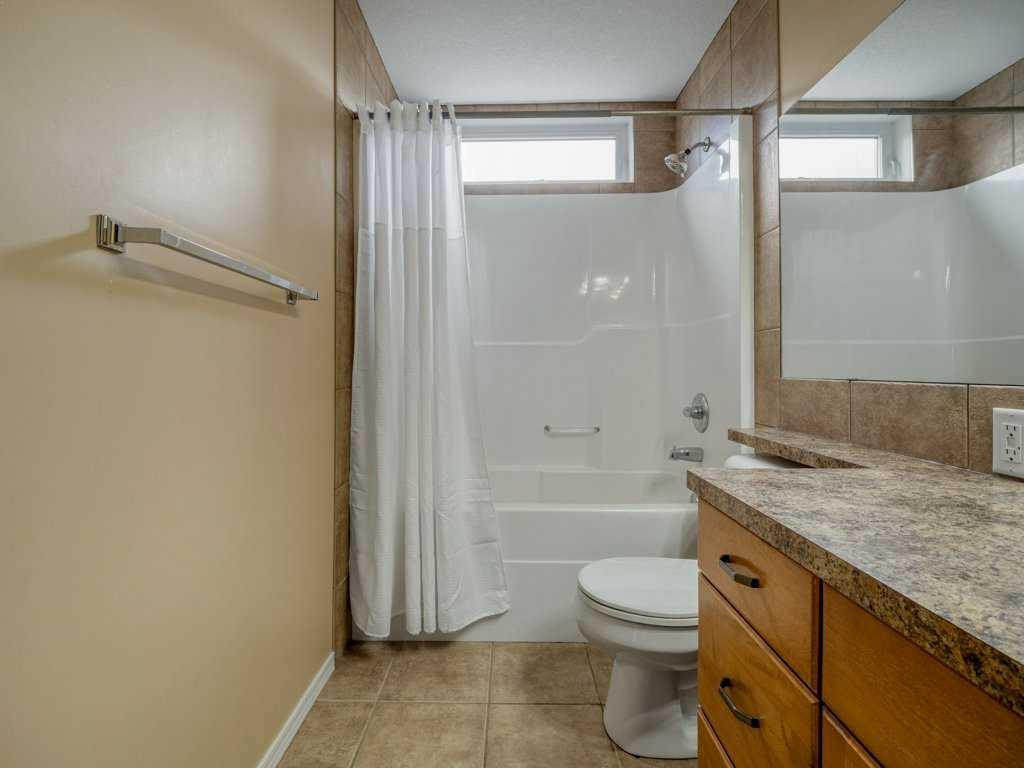 Picture for 727 Aberdeen Crescent 