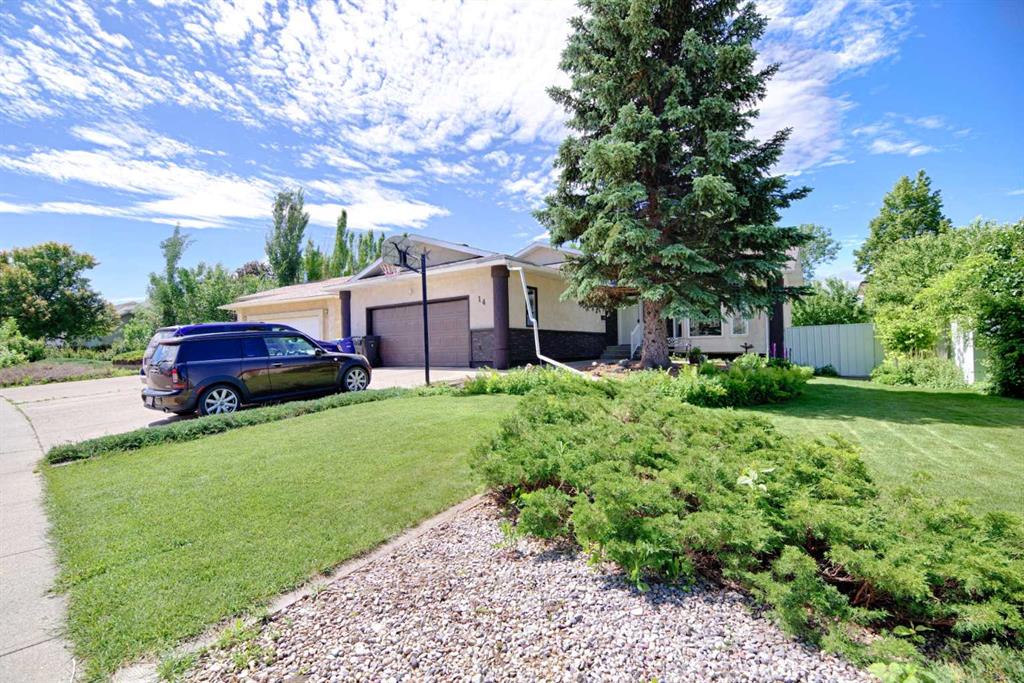 Picture for 14 Mt Brazeau Road W