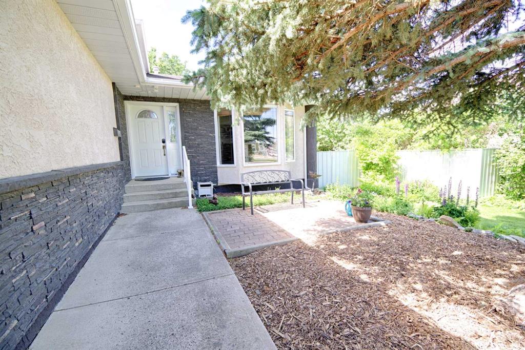 Picture for 14 Mt Brazeau Road W