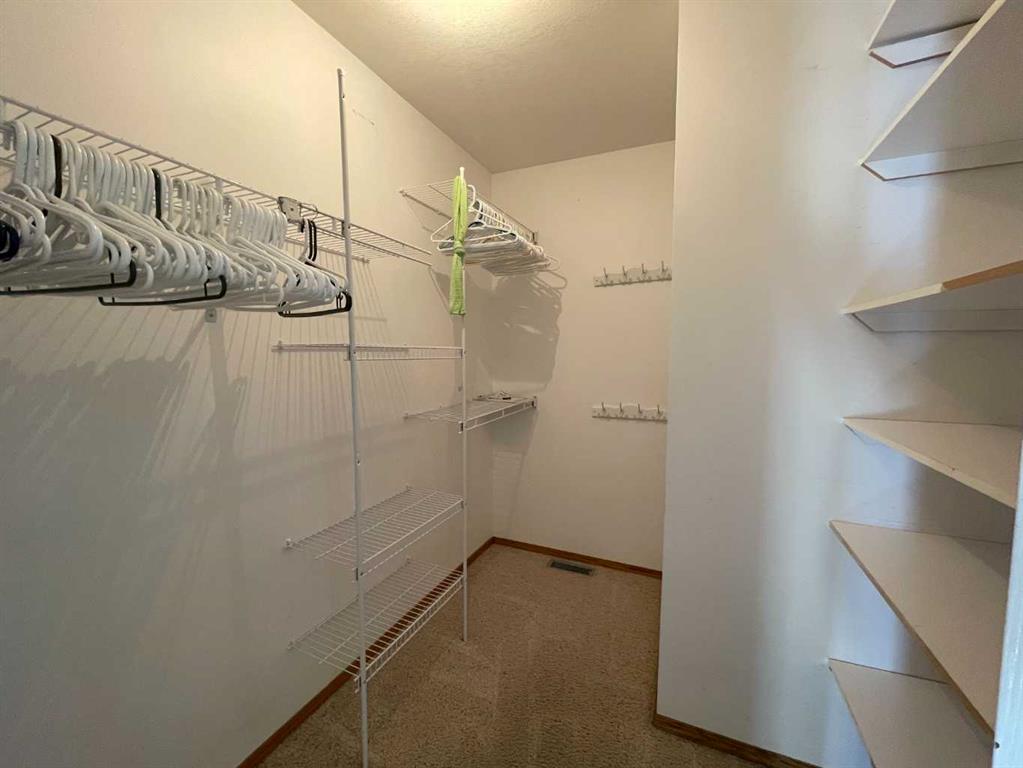 Picture for 353 9 Street W https://www.cirrealty.ca/reb/ldar/6/A2262056_17.jpg