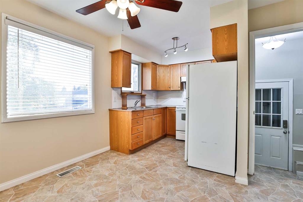 Picture for 421 52 Avenue 