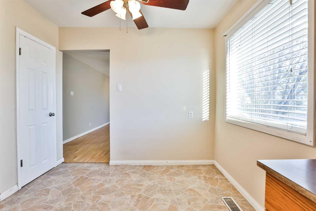 Picture for 421 52 Avenue 