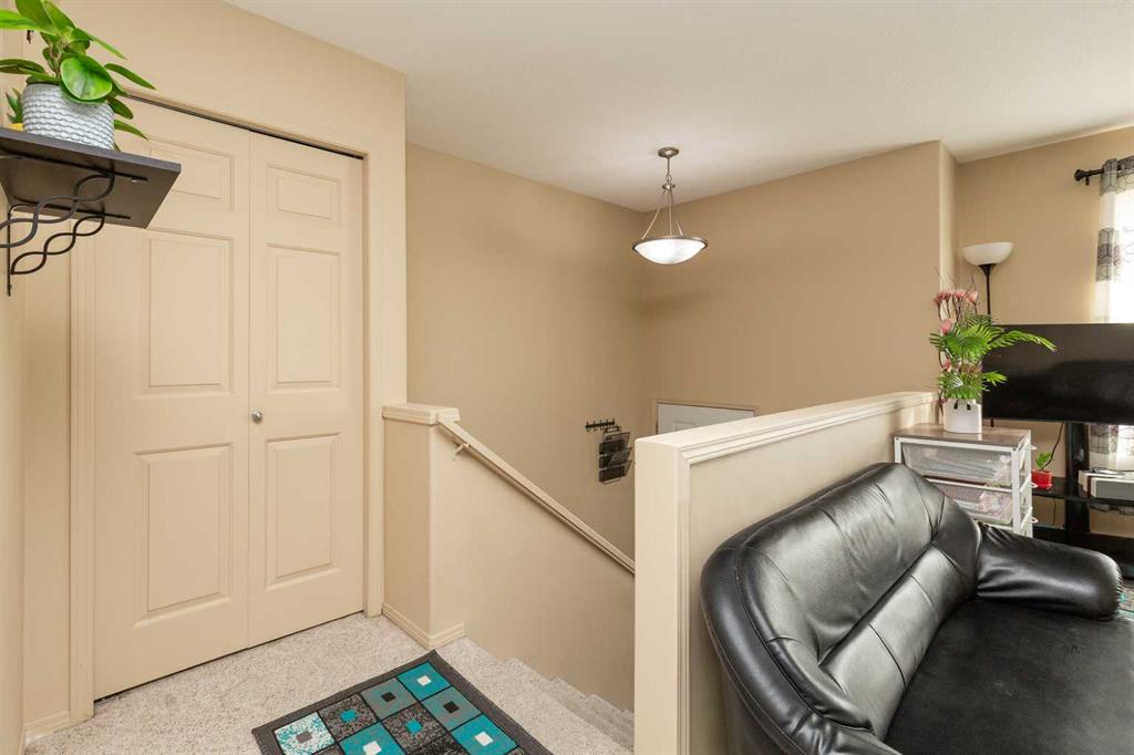 Picture for 19 Blackfoot Boulevard W