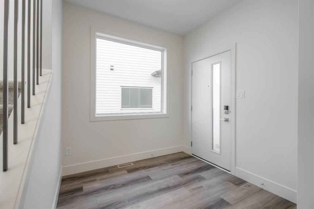 Picture for 35 Miners Road W