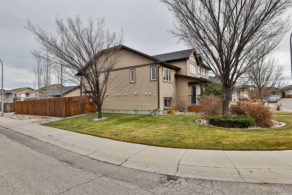 Picture for 532 Silkstone Crescent W