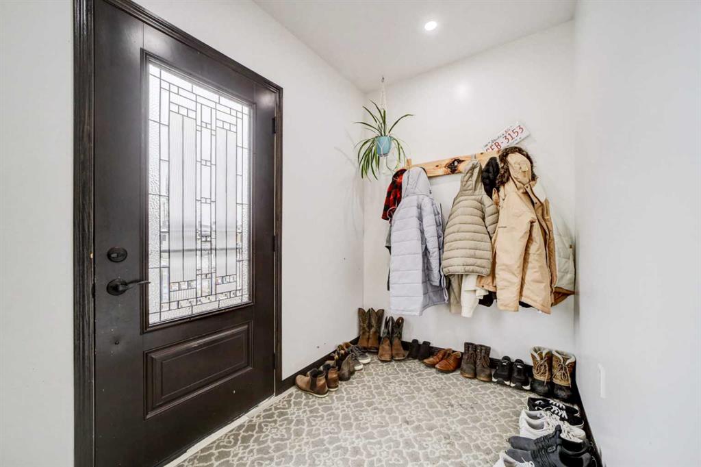 Picture for 116 4 Avenue E