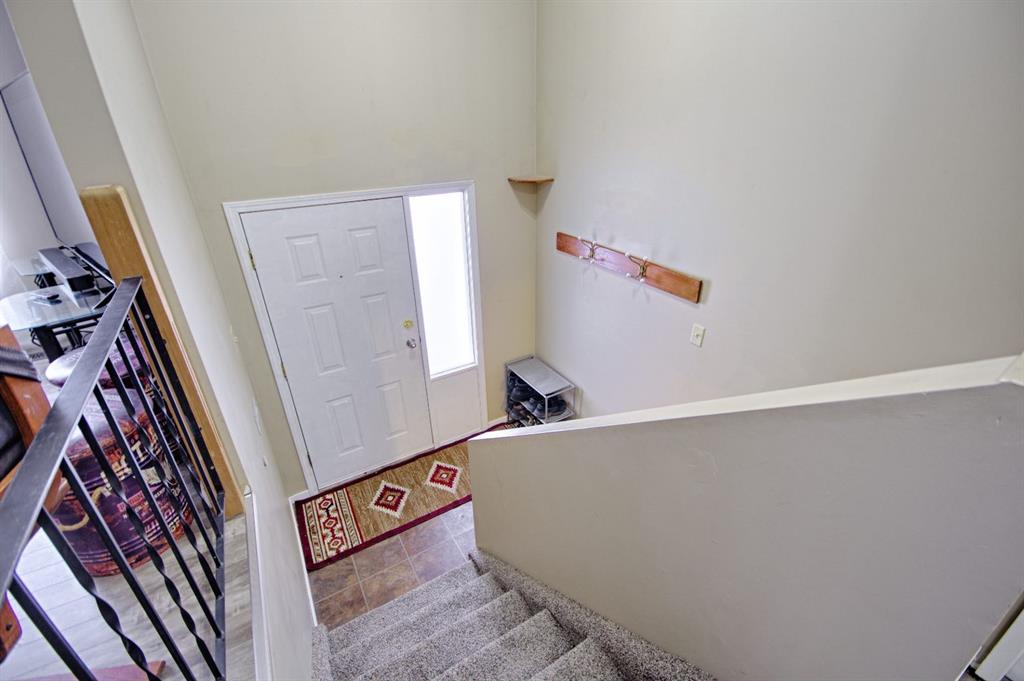 Picture for 113 Cayuga Crescent W