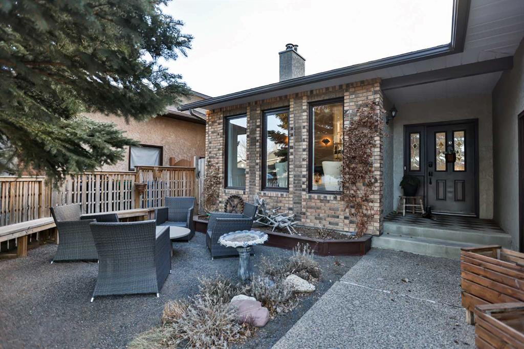 Picture for 70 Sherwood Boulevard W