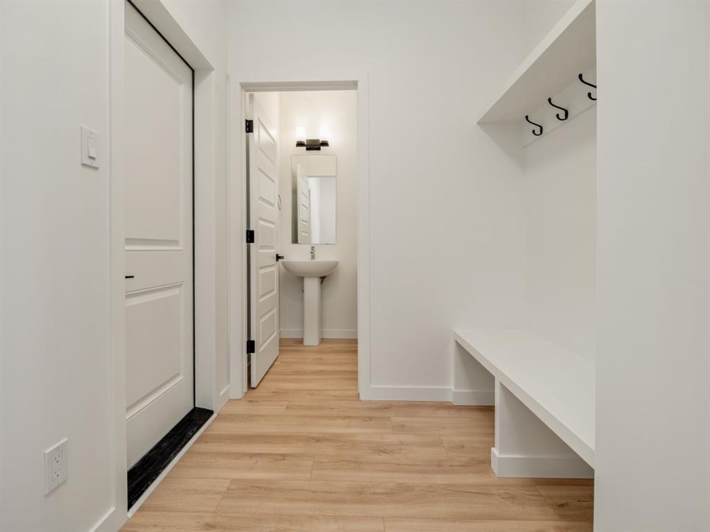 Picture for 118 Miners Road W