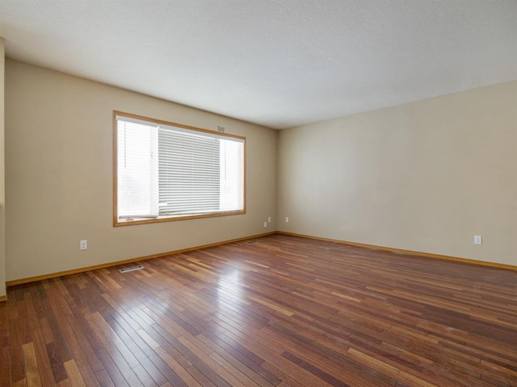 Picture for 22 Assiniboia Road W