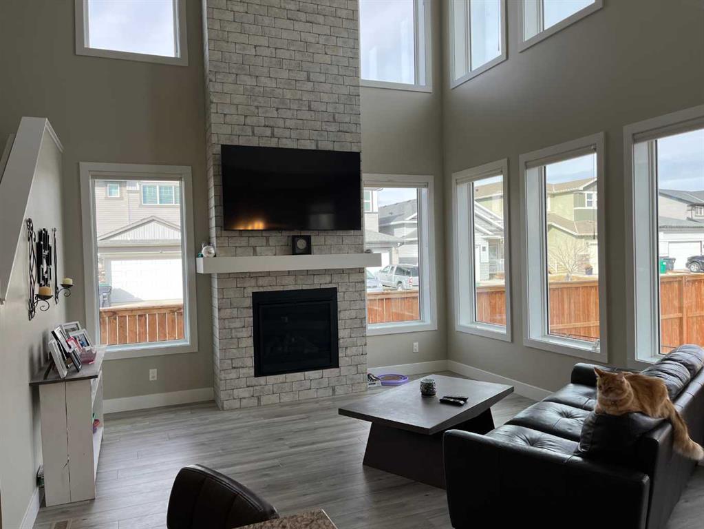 Picture for 642 Moonlight Lane W