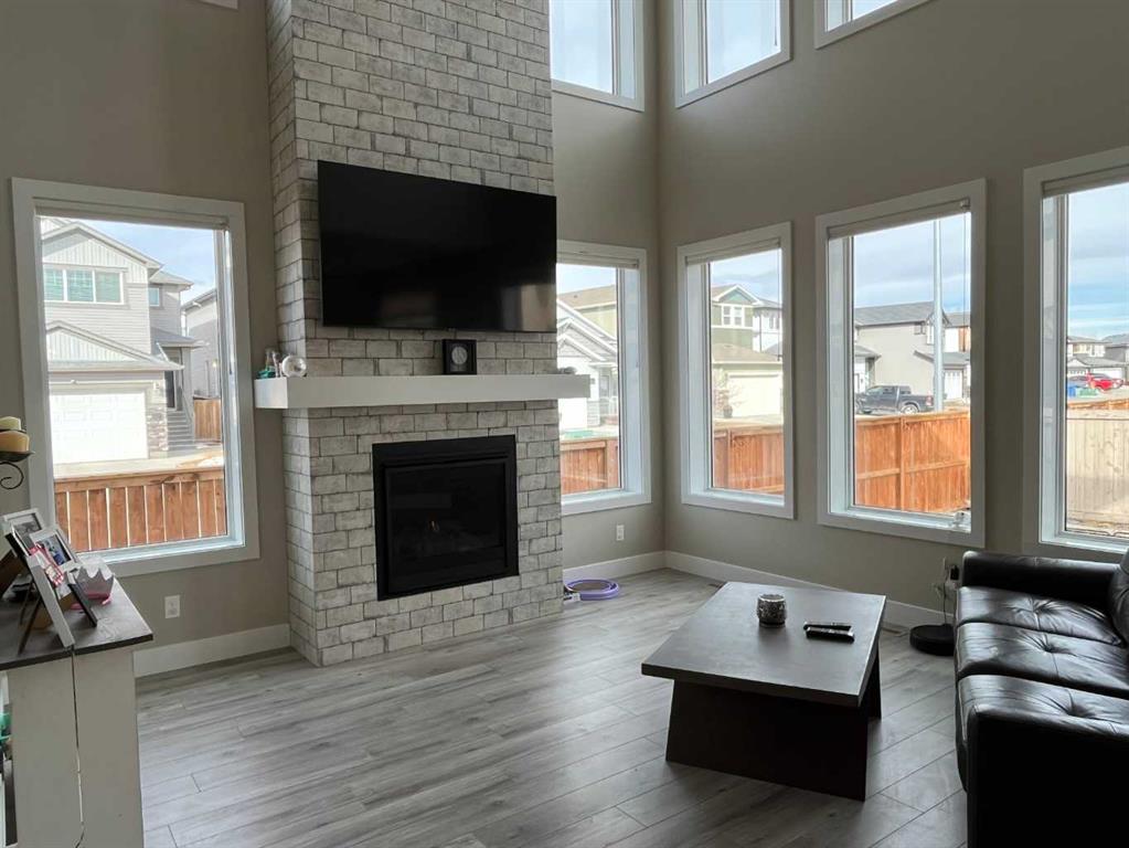 Picture for 642 Moonlight Lane W