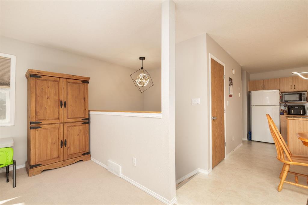 Picture for 3, 11 Highlands Place W