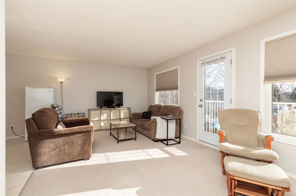 Picture for 3, 11 Highlands Place W