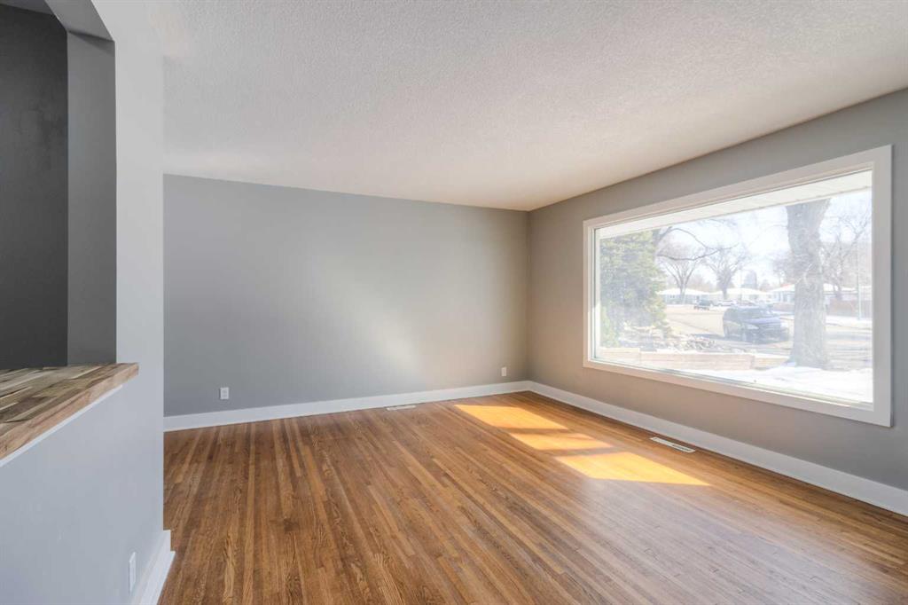 Picture for 220 23 Street S