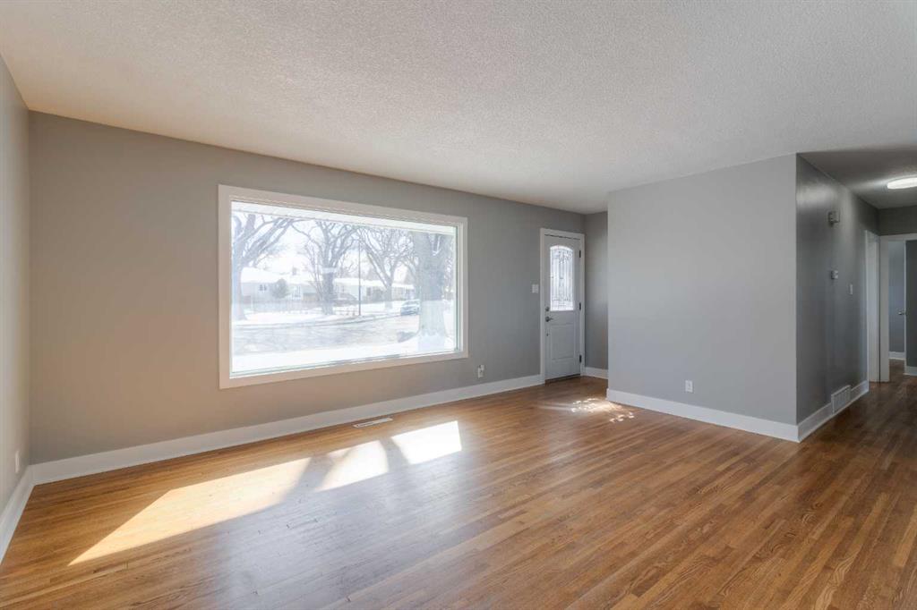 Picture for 220 23 Street S