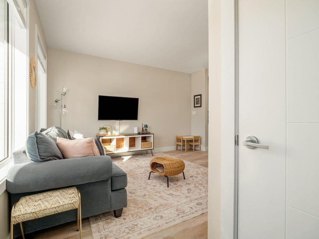 Picture for 977 Miners Boulevard W