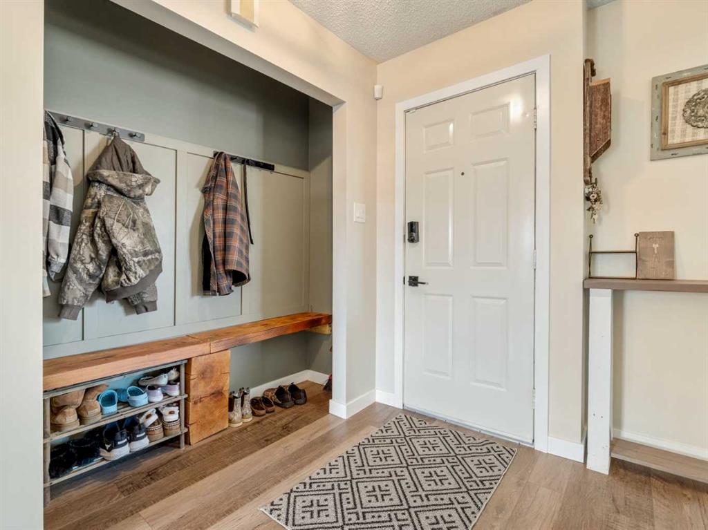 Picture for 162 Purdue Court W