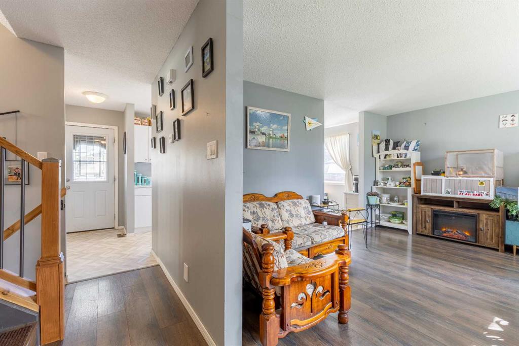 Picture for 57 Honeysuckle Road N