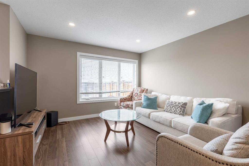 Picture for 326 Coalbanks Boulevard W