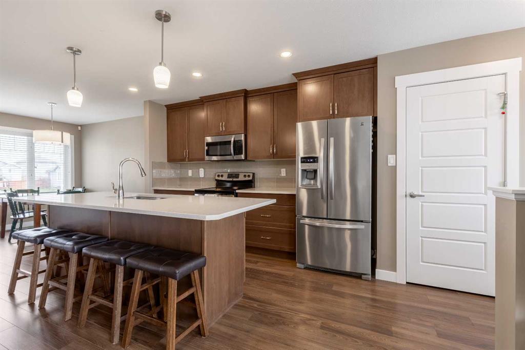 Picture for 326 Coalbanks Boulevard W
