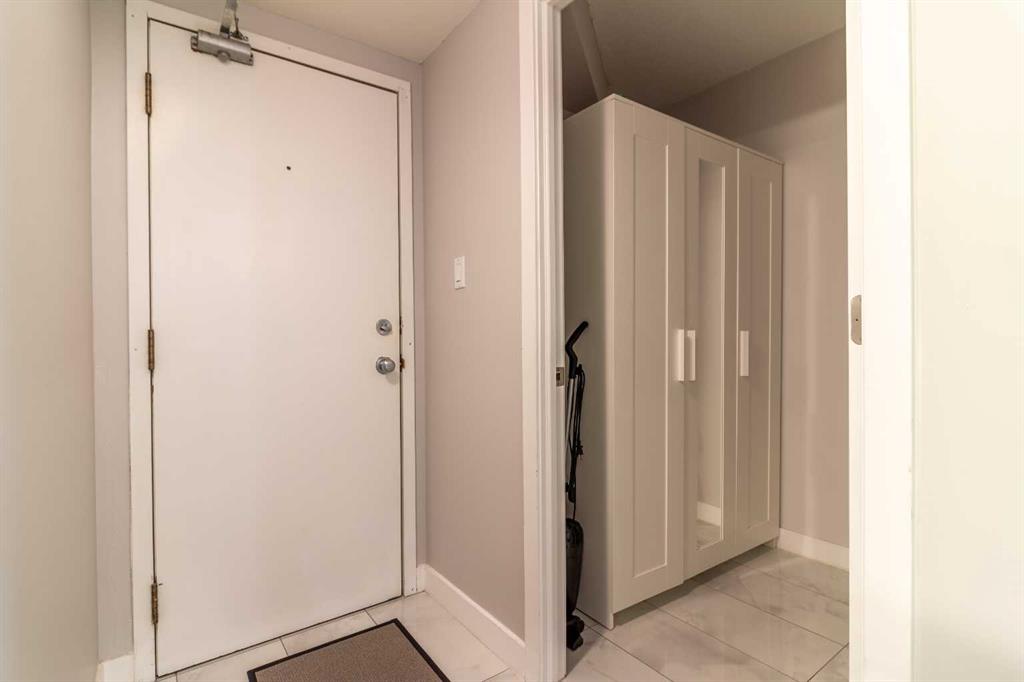 Picture for 619, 5 Berkeley Place W