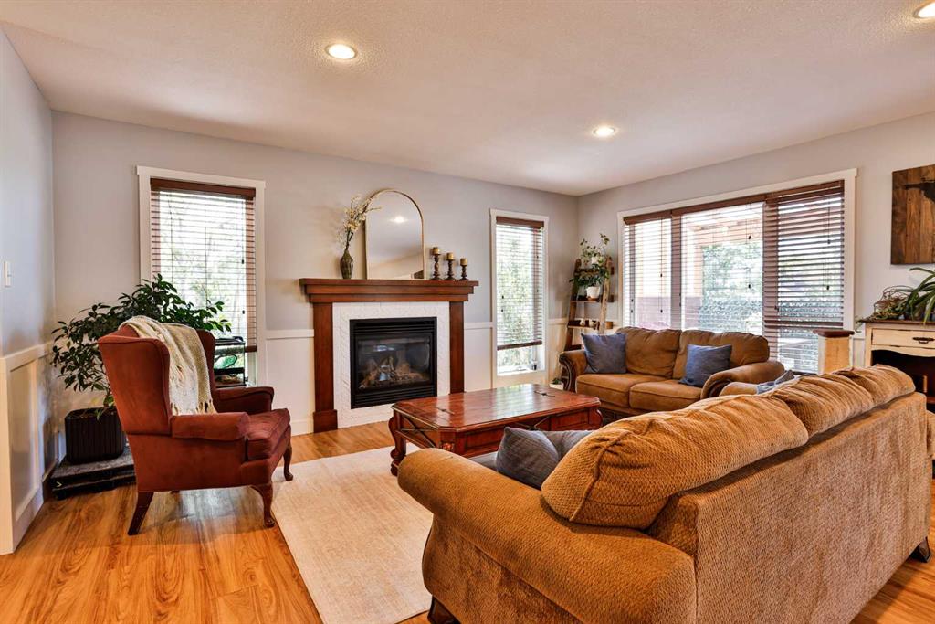 Picture for 287 Firelight Crescent W