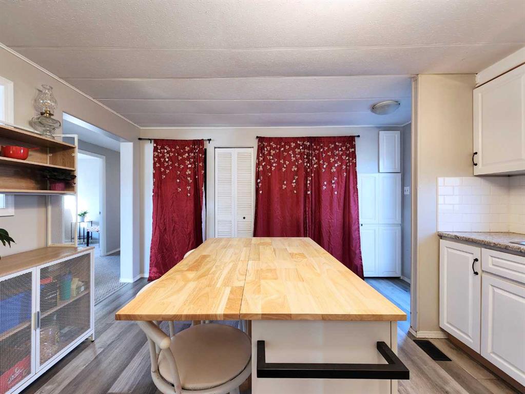 Picture for 34 Willow Road W Picture for 34 Willow Road W