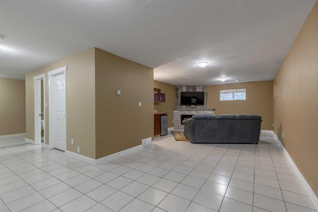 Picture for 326 Stephens Avenue  https://www.cirrealty.ca/reb/ldar/7/A2265547_19.jpg