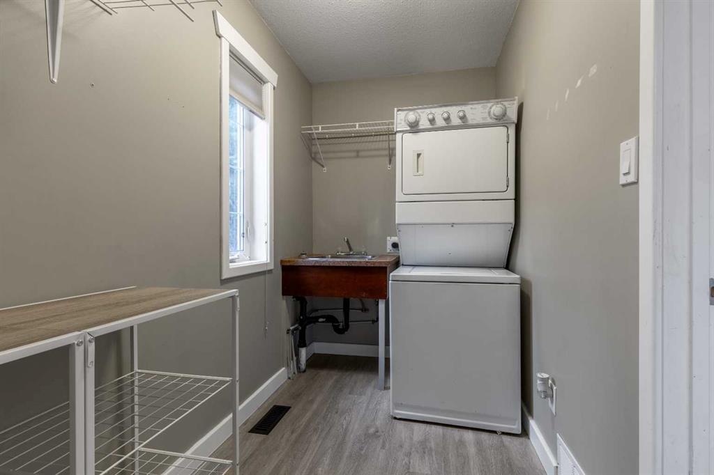Picture for 326 Stephens Avenue  https://www.cirrealty.ca/reb/ldar/7/A2265547_8.jpg