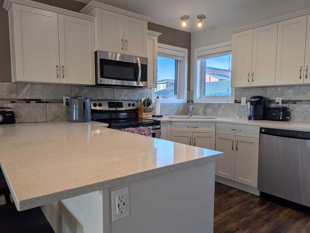 Picture for 359 Caledonia Boulevard W