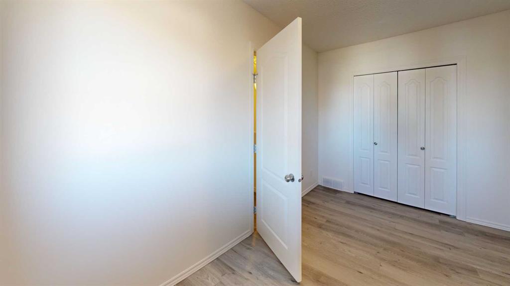 Picture for 35, 1915 18 Avenue N