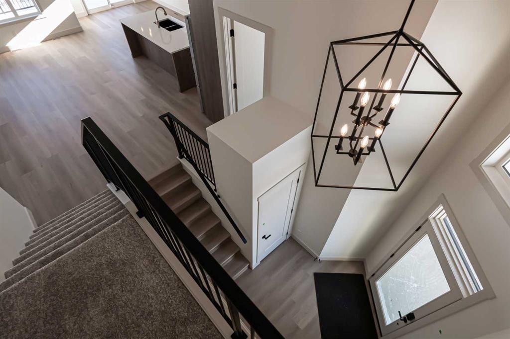 Picture for 639 Sixmile Crescent S