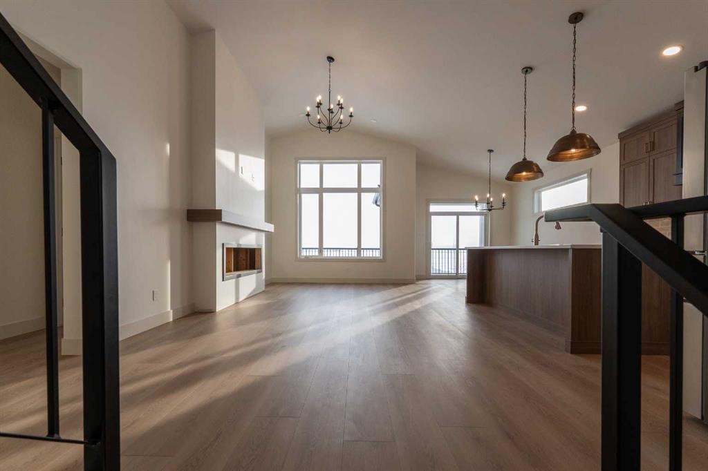 Picture for 639 Sixmile Crescent S