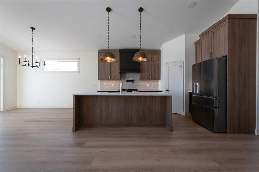 Picture for 639 Sixmile Crescent S