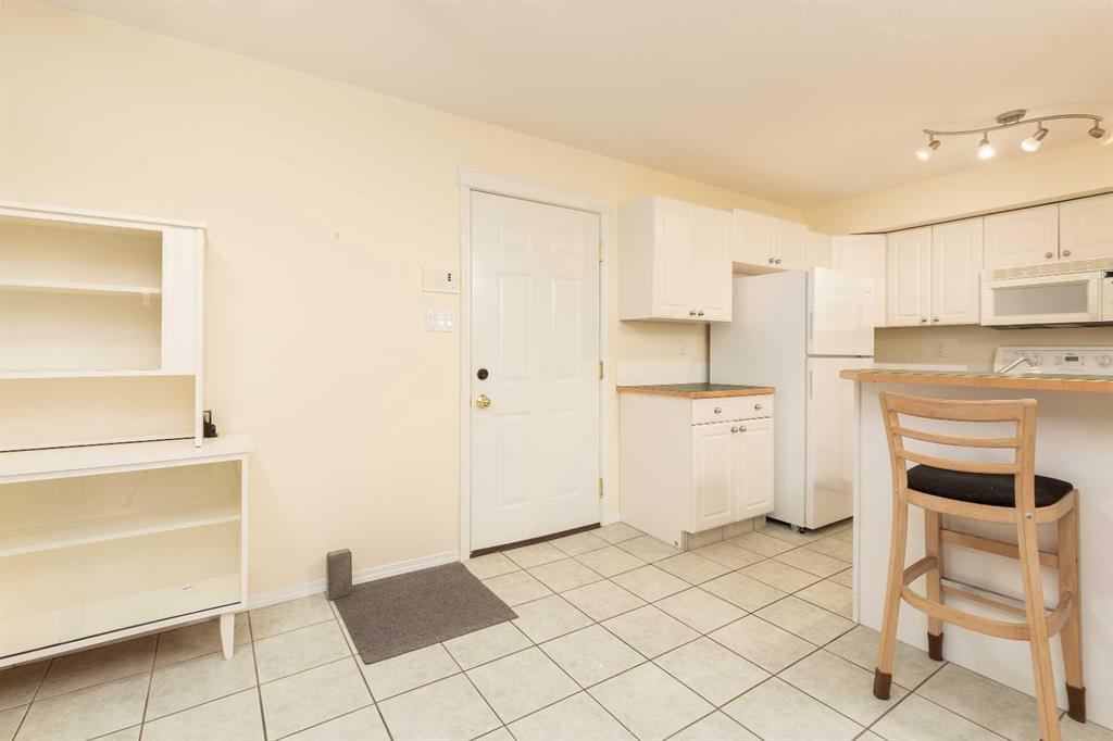 Picture for 212, 23 Chilcotin Lane W