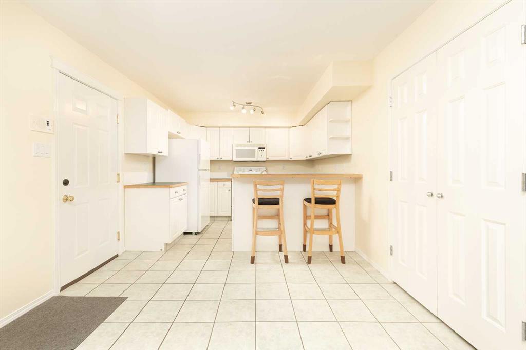 Picture for 212, 23 Chilcotin Lane W