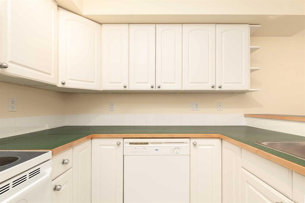 Picture for 212, 23 Chilcotin Lane W