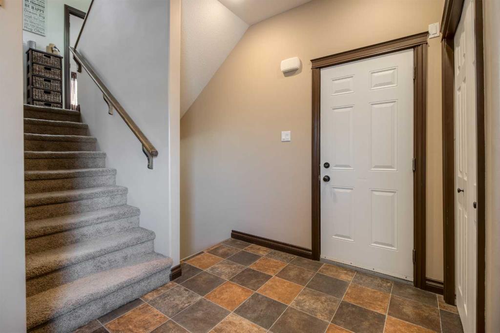 Picture for 380 Grizzly Crescent N