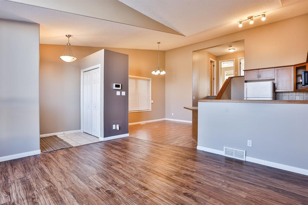 Picture for 326 Lynx Crescent N