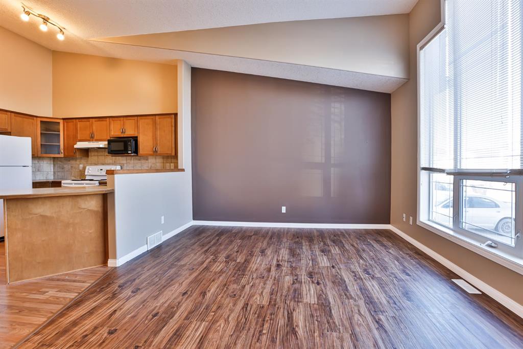 Picture for 326 Lynx Crescent N