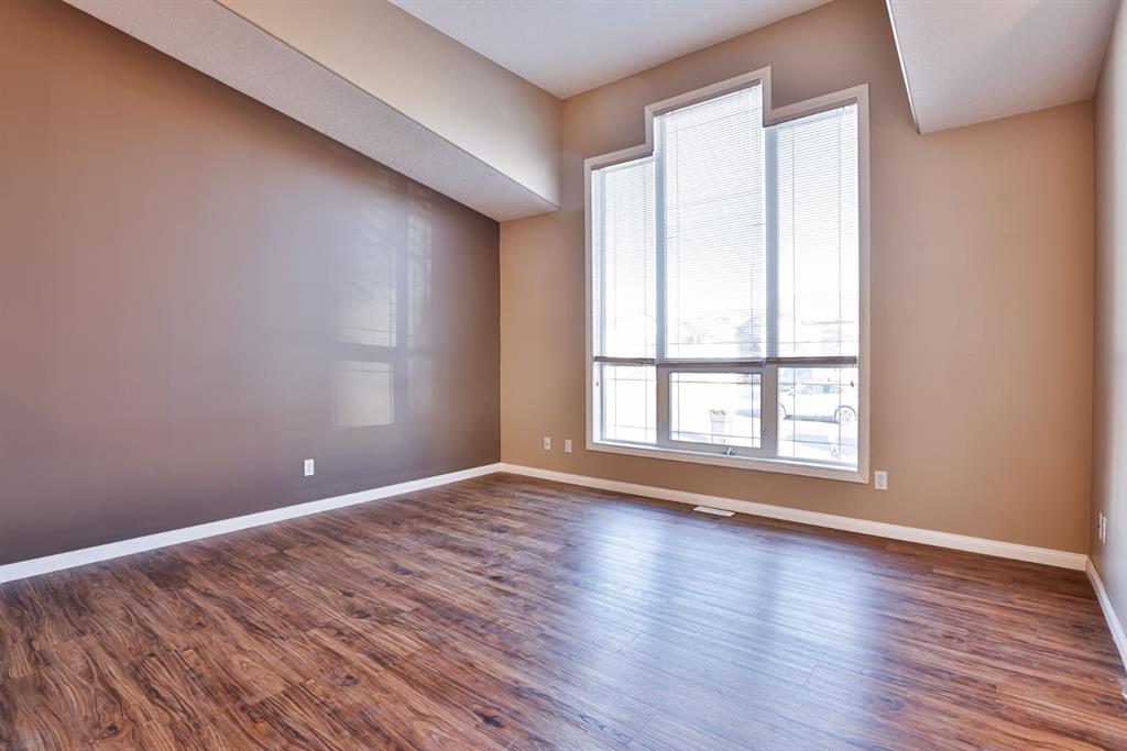 Picture for 326 Lynx Crescent N