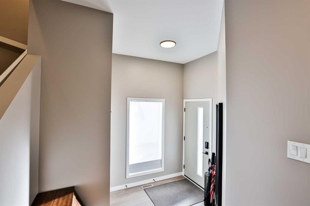 Picture for 38 Goldenrod Place W